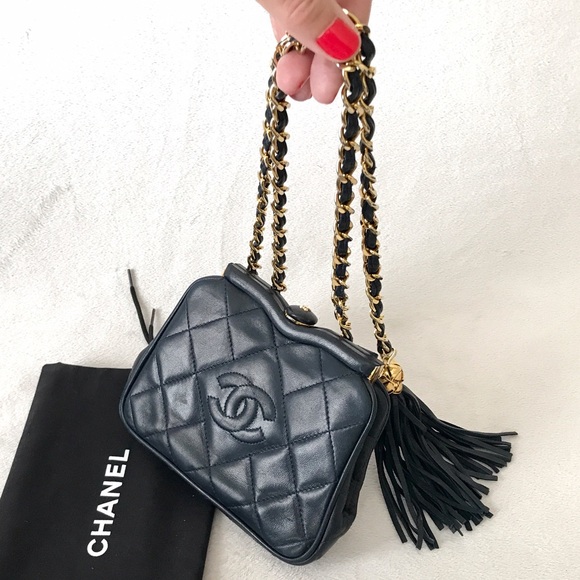 CHANEL Handbags - SOLD Chanel Vintage Dark Navy Lambskin CC Purse