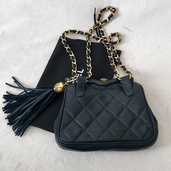 SOLD Chanel Vintage Dark Navy Lambskin CC Purse - Picture 4 of 8