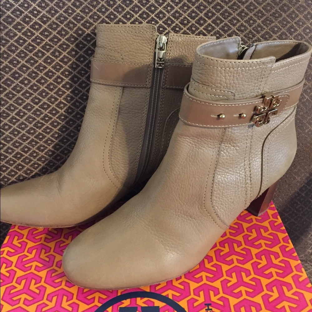 SALE! Tory Burch Elina Booties Size 9 includes box