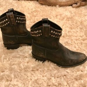 Brand new never worn FRYE boots