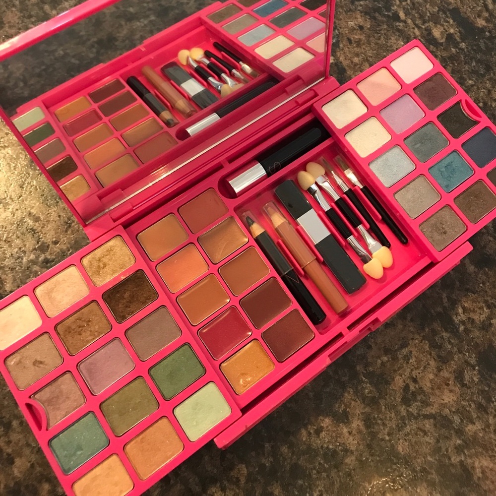 Victoria’s Secret Bombshell Make Up Kit
