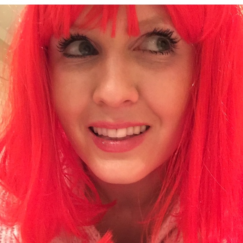 Red Wig - Picture 2 of 2