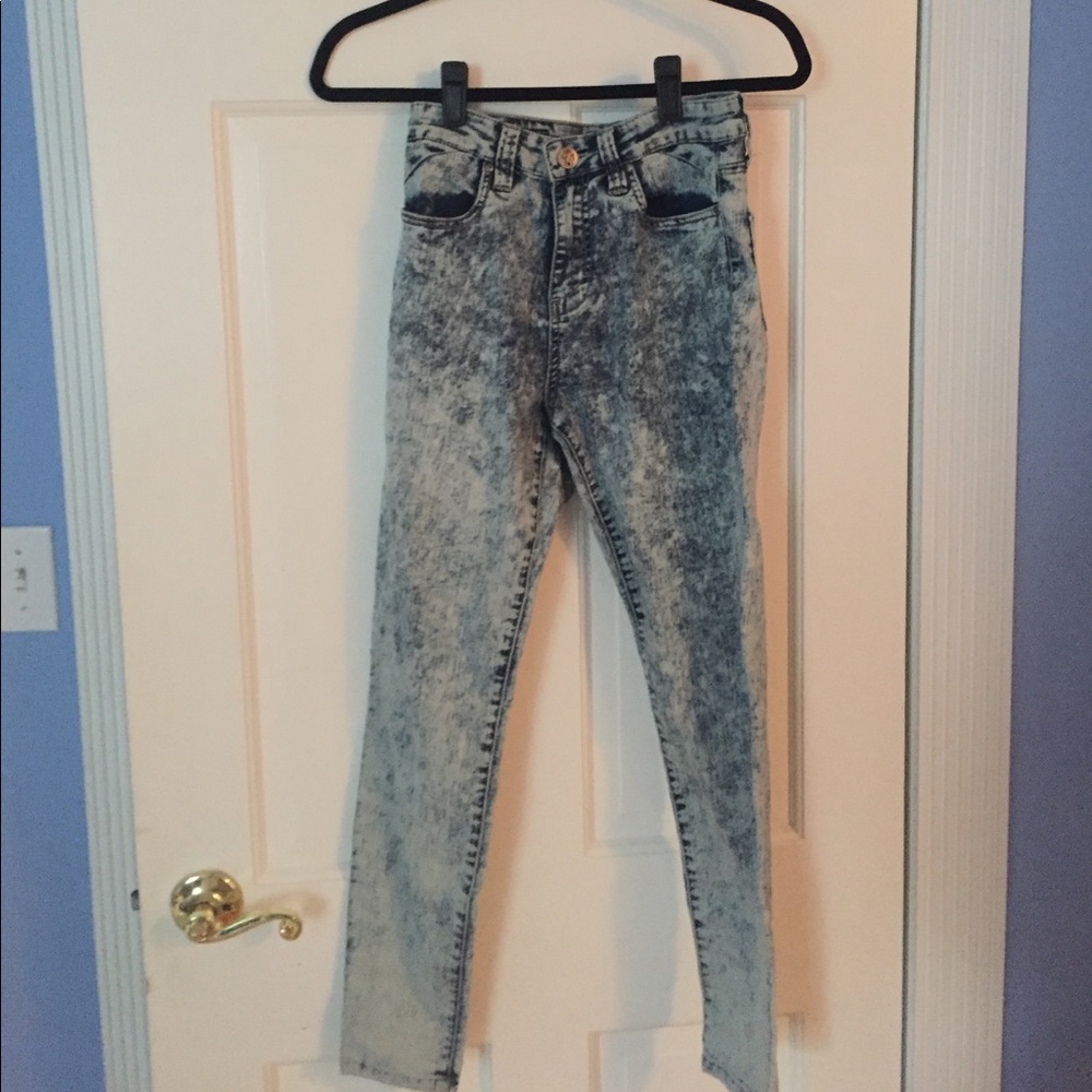 STS blue high waisted acid wash jeans!