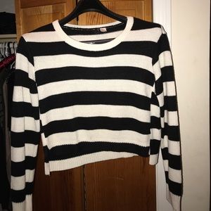 Black & white crop sweater