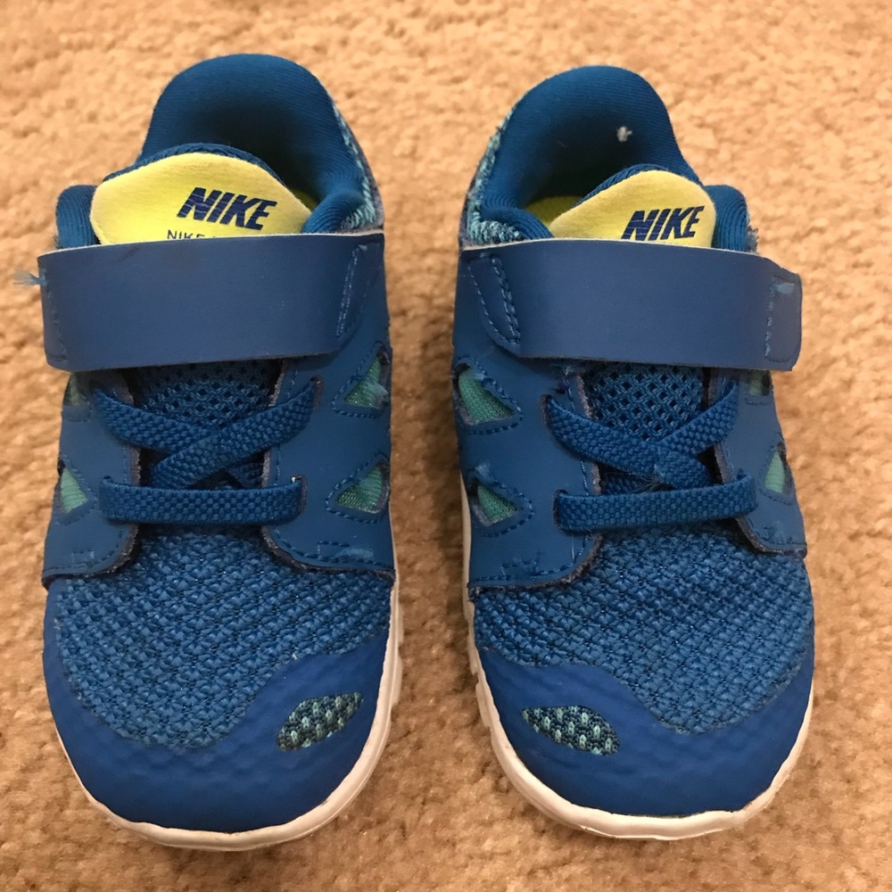 Toddler Nike sneakers