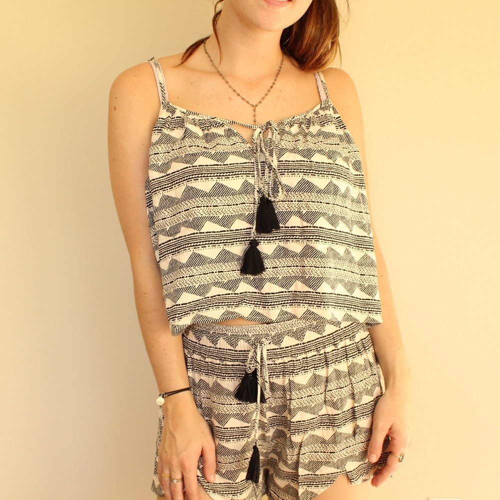 B&W Two-Piece Set