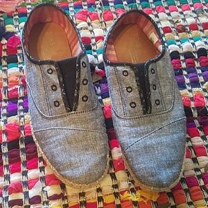 Womens Toms size 8 denim super cute shoes