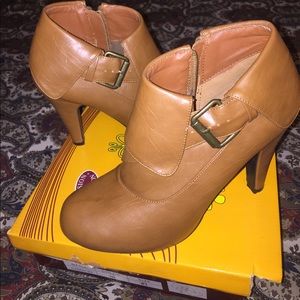 Tan Brown heeled booties size 8.5