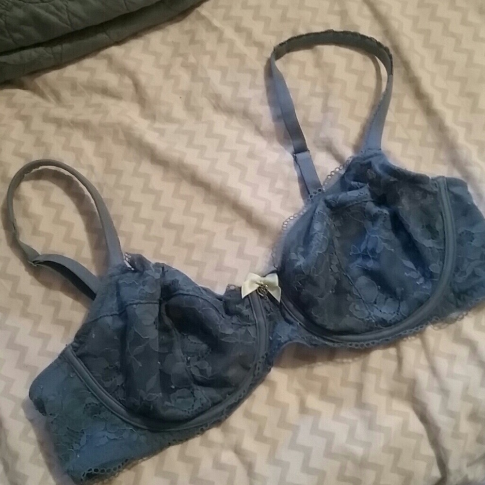 Victorias Secret body by Victoria unlined demi bra