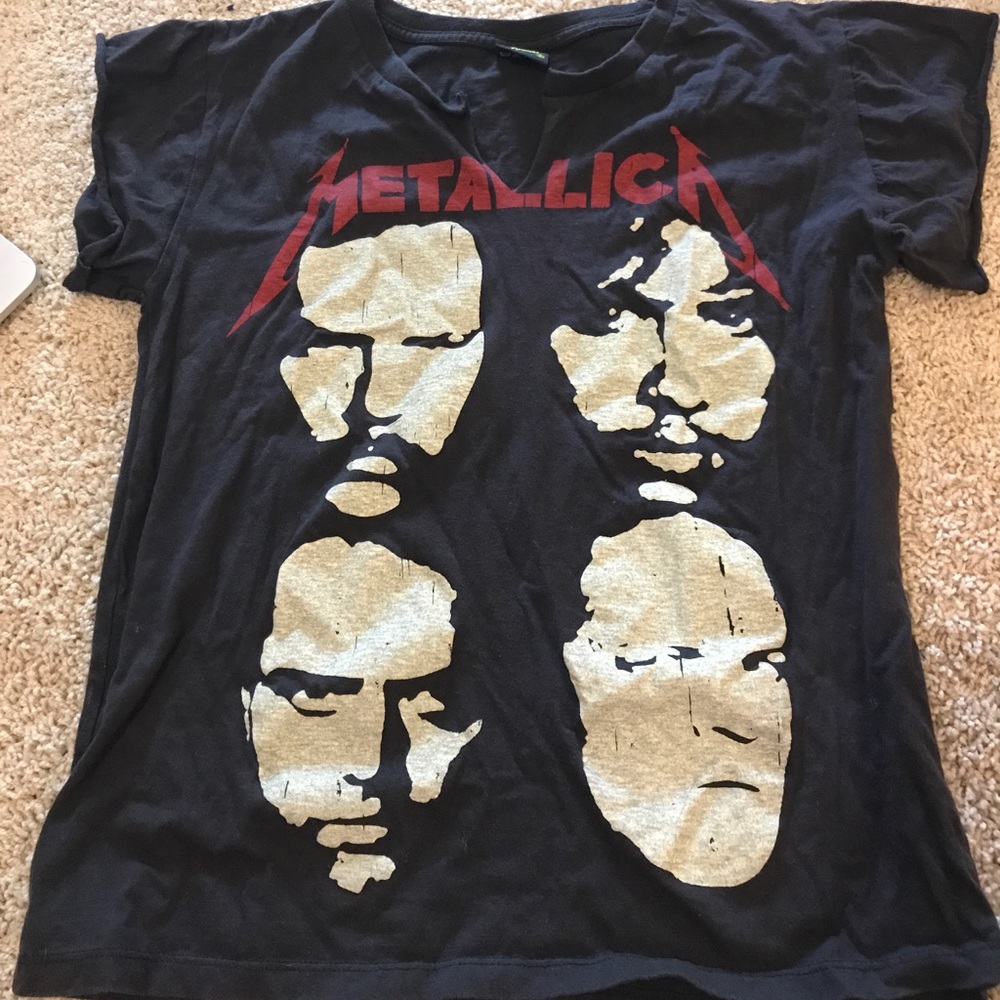 Metallica tee (on vacation ship after 1/23)