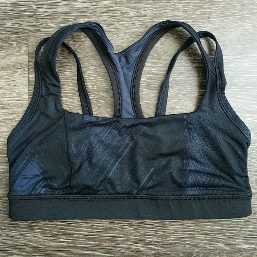 Lululemon sports bra in a size 6