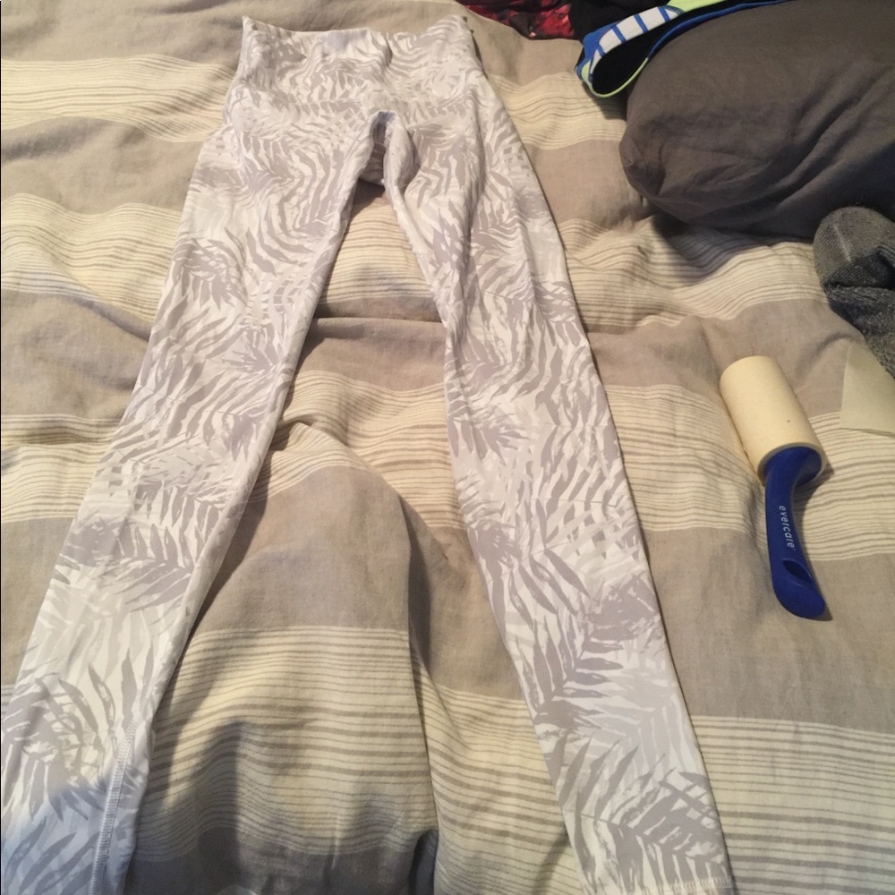 Size 6 Lulu high rise wunder full luxtreme