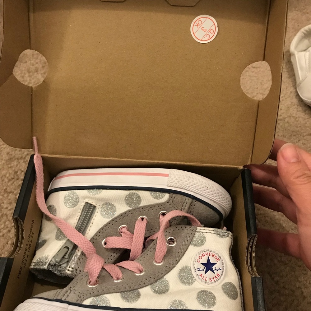New w/ box converse high cut with side zipper.