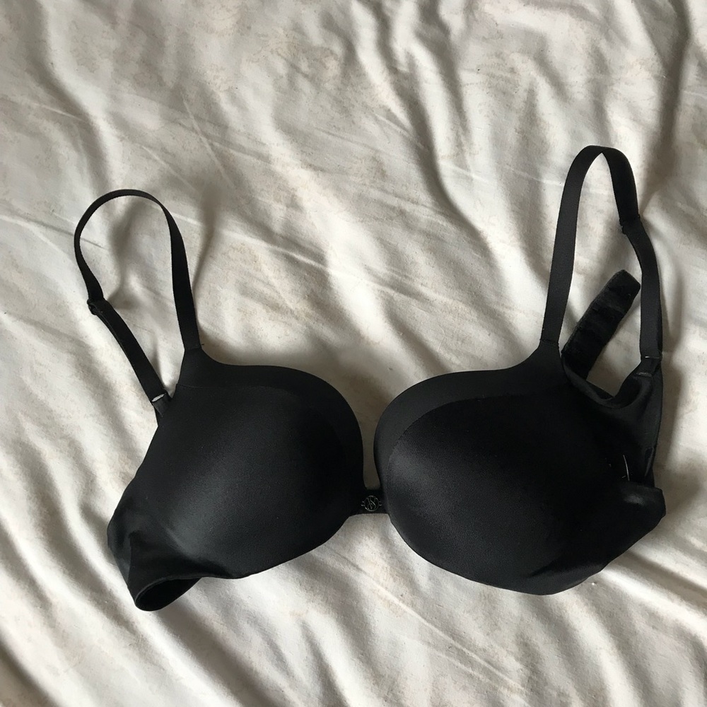 Never worn Victoria’s Secret 32A push-up bra