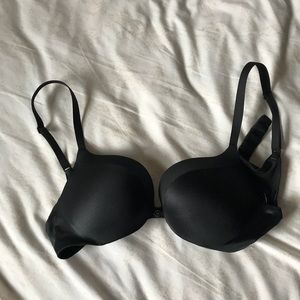 Never worn Victoria’s Secret 32A push-up bra
