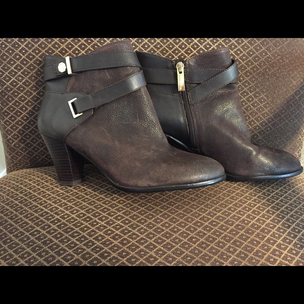 SOLD Louise et cie Rainer Ankle Bootie 9M NWOB