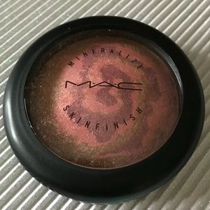 MAC Mineralized Skin Finish in Star Wonder