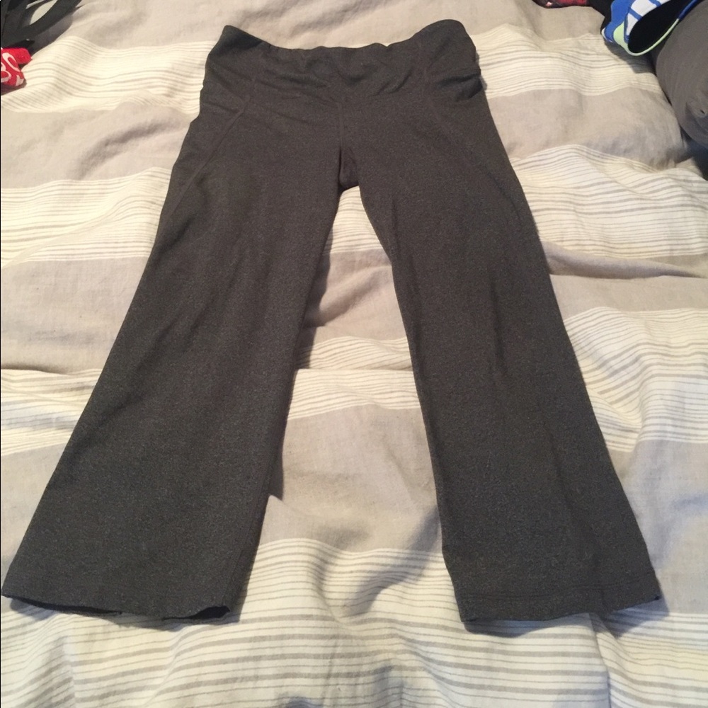 Lulu size 6 Gather and Crow crop