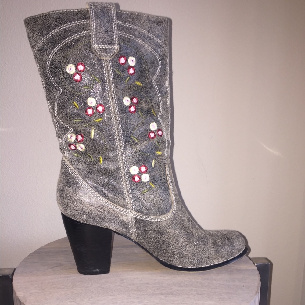 Super cute calf cowboy boots