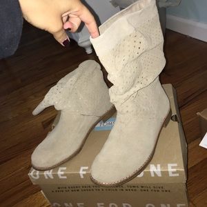 TOMS boots