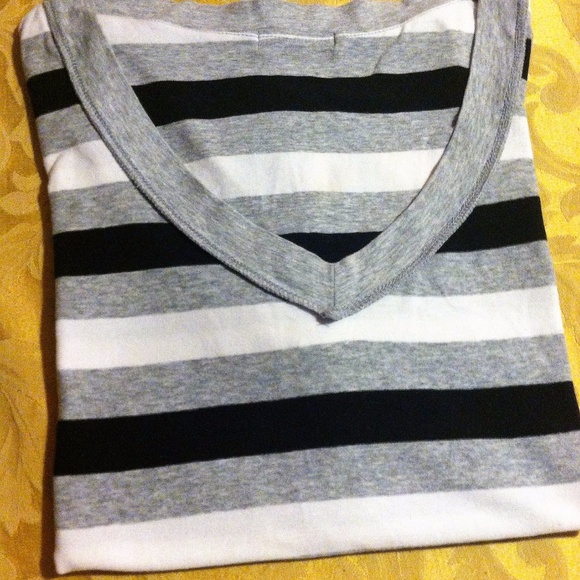 Brand New Black & White Tshirt 👚😎😊😍 - Picture 4 of 4