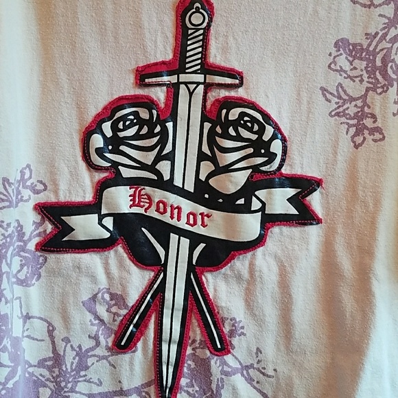 BEAUTIFUL BOY'S T-SHIRT ~ NEVER WORN - Picture 2 of 6