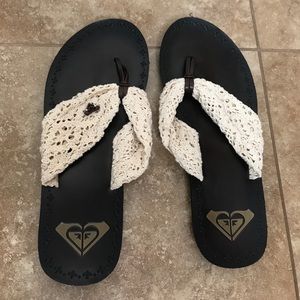 ROXY crochet faux leather flip flop sandals size 6