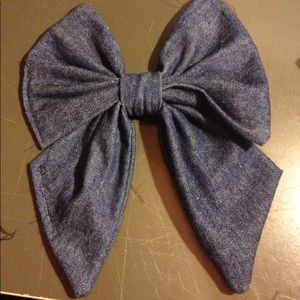 Jean Bows