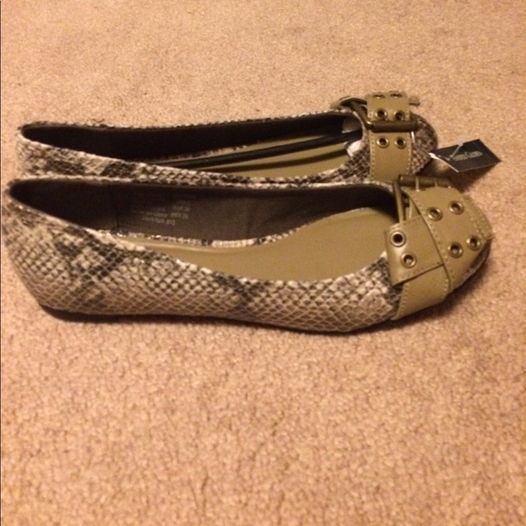 NEW DRESSY FADED GLORY FLATS!! - Picture 3 of 4