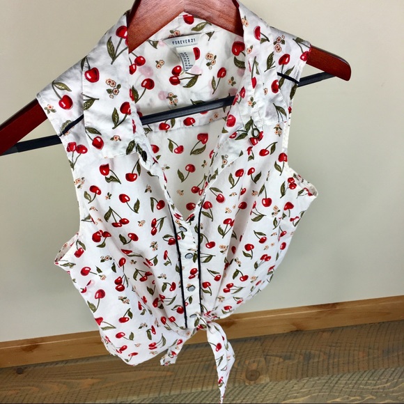 Forever 21 Tops - 🍒PINUP WESTERN CHERRY SNAP TIE SZ M 🍒