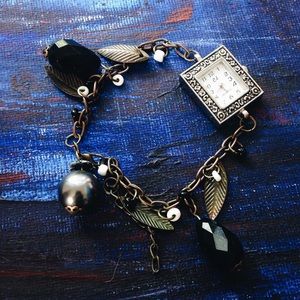 Super cute Vtg Quartz charm watch bracelet