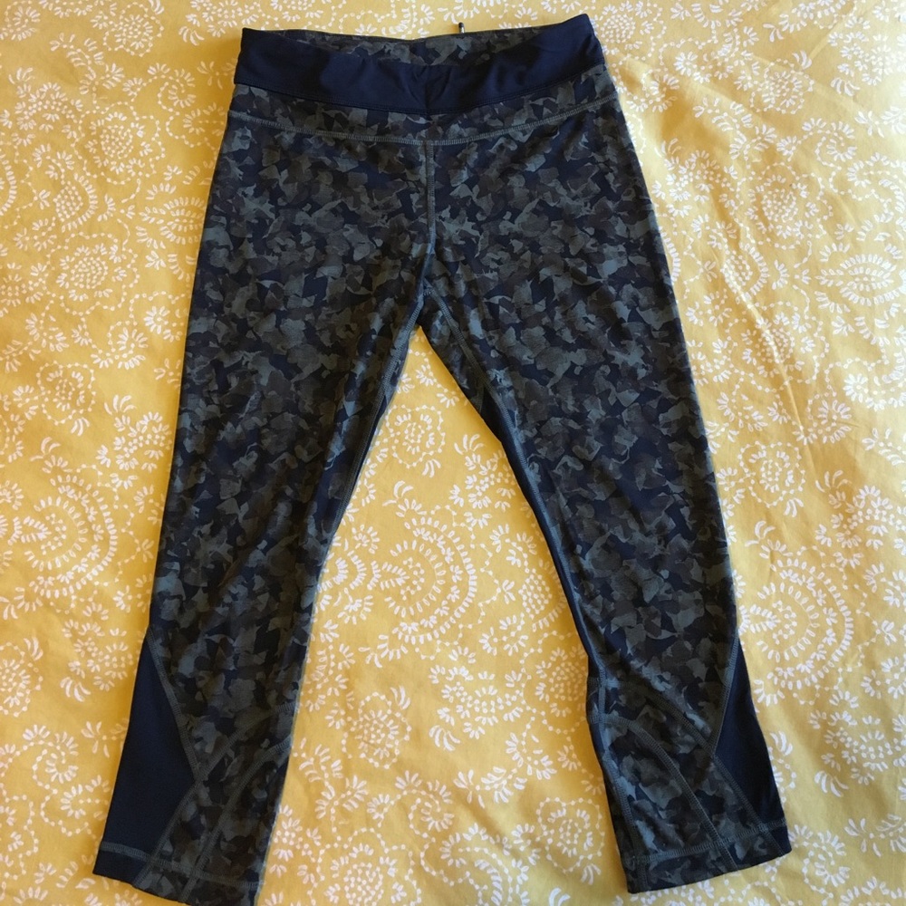 Lululemon Inspire Crop in Mystic Jungle