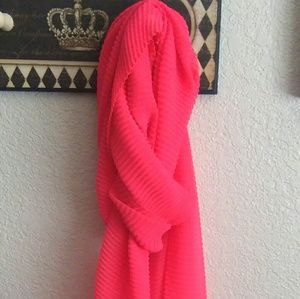 Must go! 👑 Bright H&M Scarf! NWT! ❤🌻
