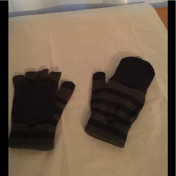 Dorfman Pacific Co Accessories - NWOT Fingerless gloves that turn to mittens 👍