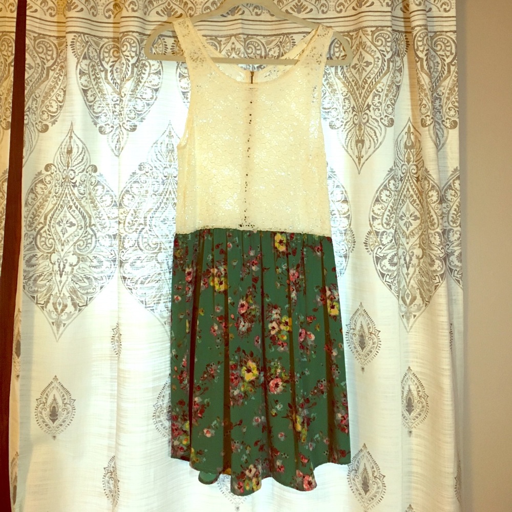 Vintage Havana lace & floral dress