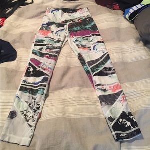 Amazing condition size 6 Lulu luxtreme high times