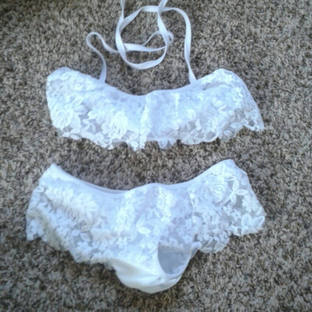 White lacy bikini