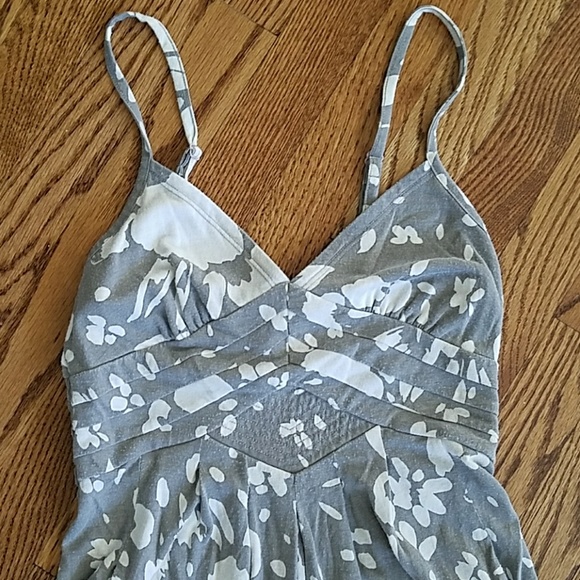 Has Pockets! - Picture 3 of 4