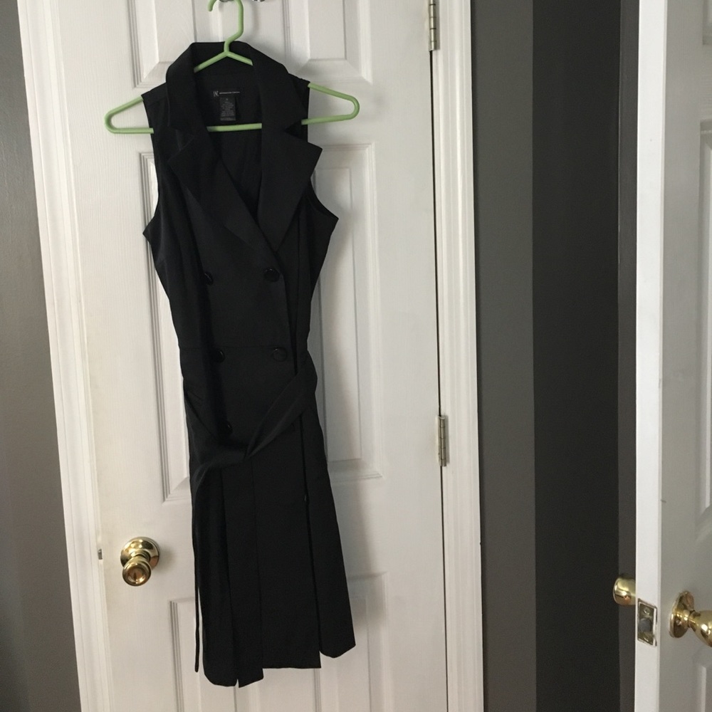 Sleeveless trench dress