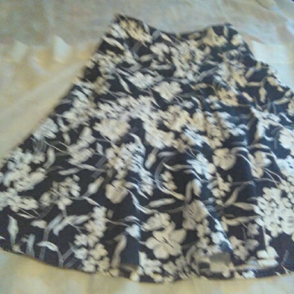 Decco Black and White Skirt Size Small