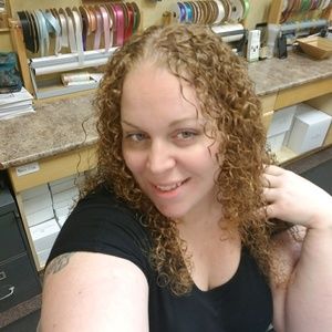 Meet your Posher, Leah