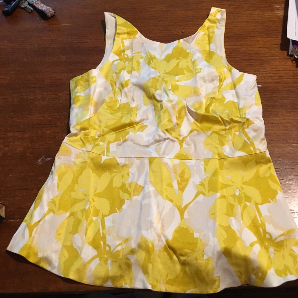 Brand new, size 4, Banana Republic top!