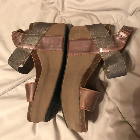 HOLDING Pewter OTBT Wedges - Picture 2 of 8