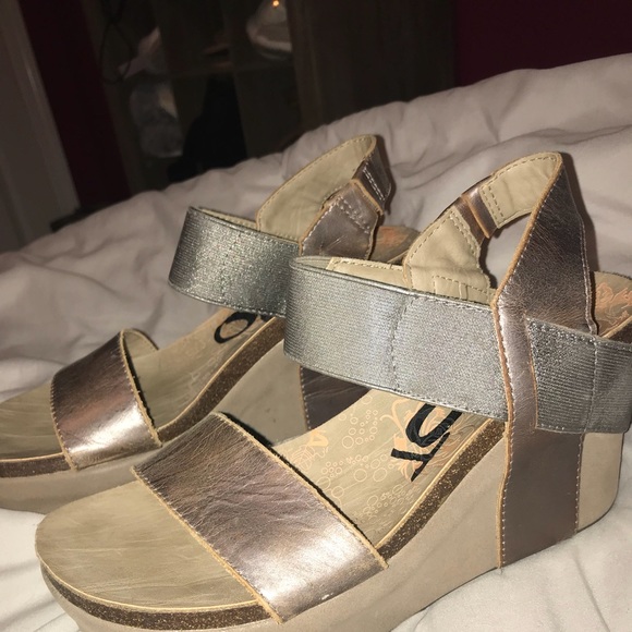 HOLDING Pewter OTBT Wedges - Picture 5 of 8