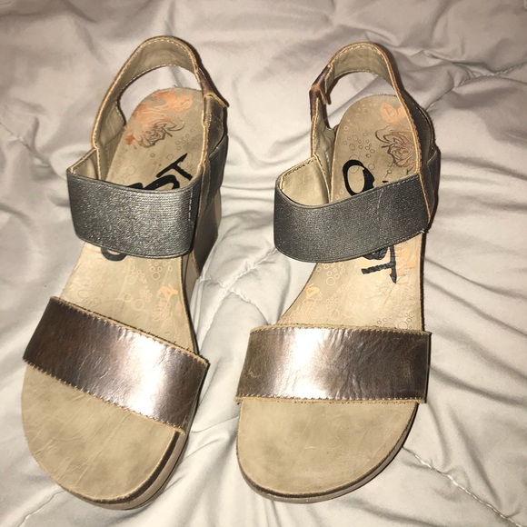 HOLDING Pewter OTBT Wedges - Picture 6 of 8