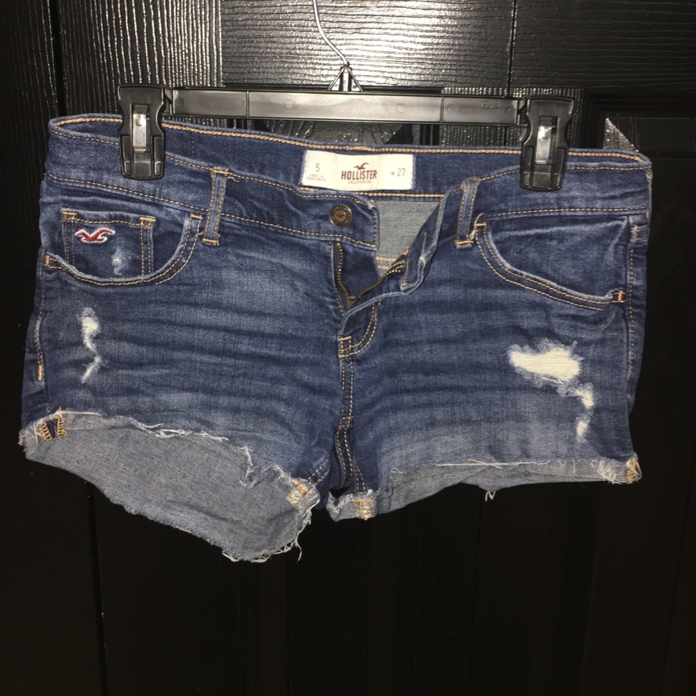 Size 5 dark wash hollister jeans.