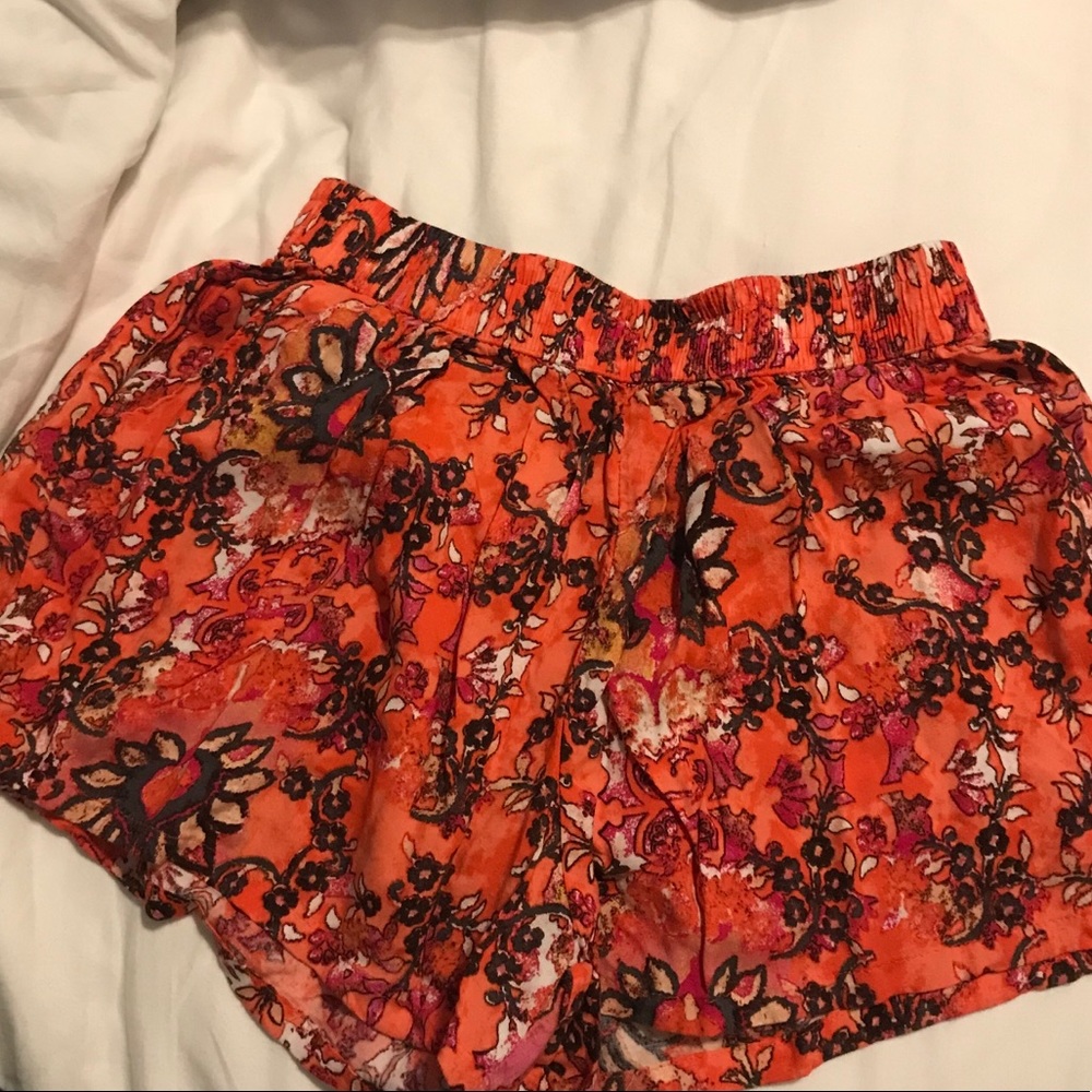 XS Mossimo floral shorts with pockets NWOT