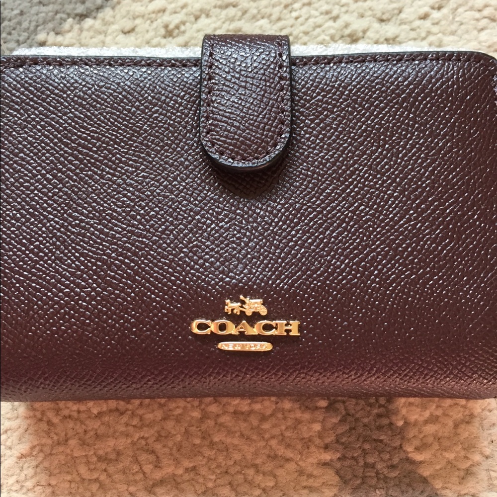 ❌SOLD❌ Coach crossgrain leather corner zip wallet - Picture 4 of 8