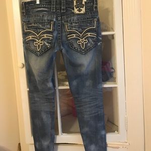 Woman’s Rock Revival Skinny Jeans