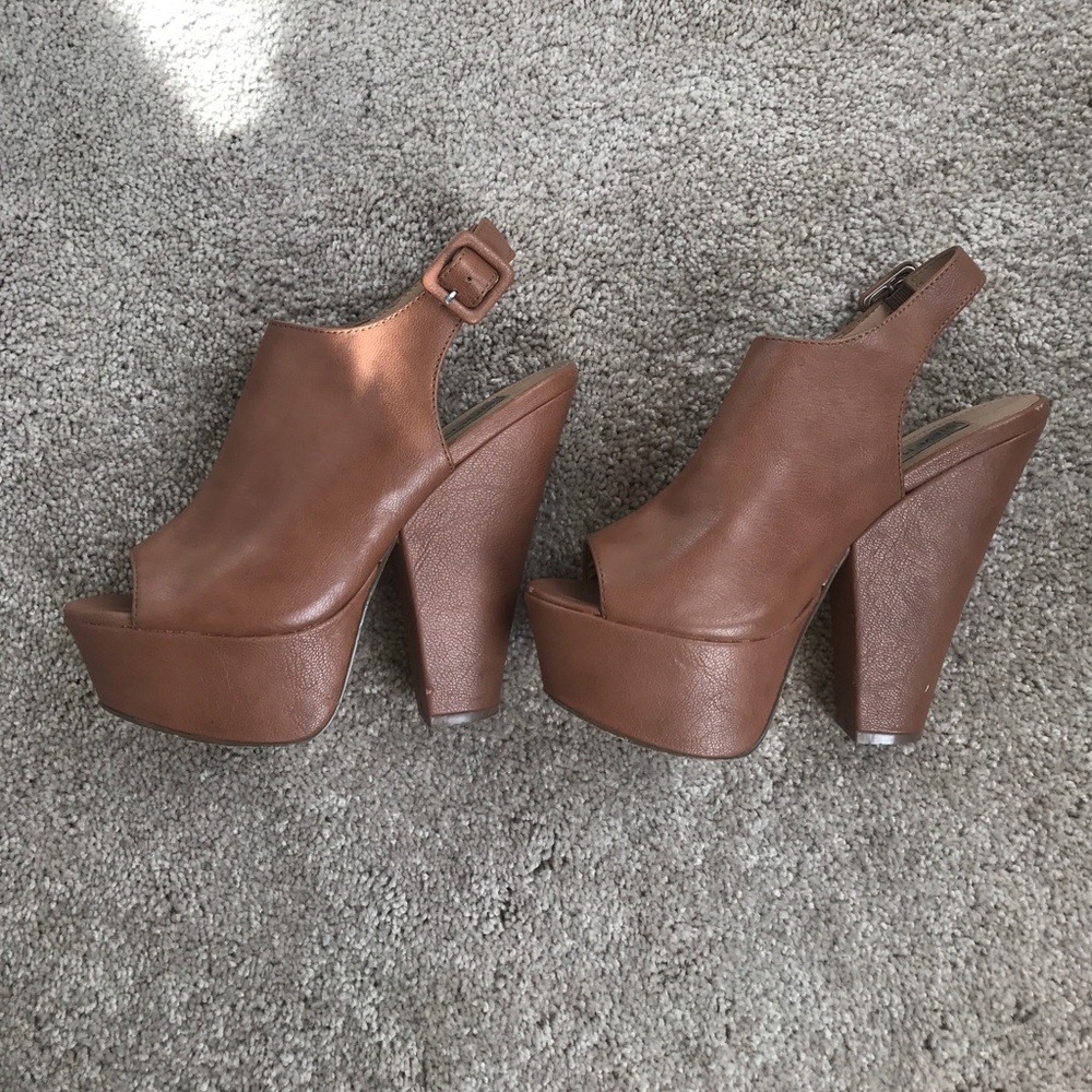*Steve Madden* Great wedge/heel!